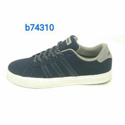 sepatu ADIDAS daily. b74310