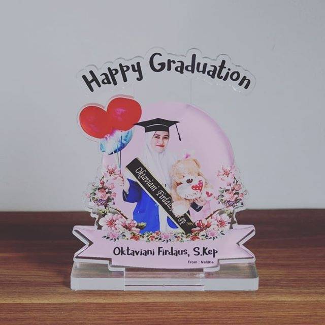 Kado wisuda, plakat wisuda, plakat wisuda murah, plakat wisuda custom, plakat ultah, plakat murah