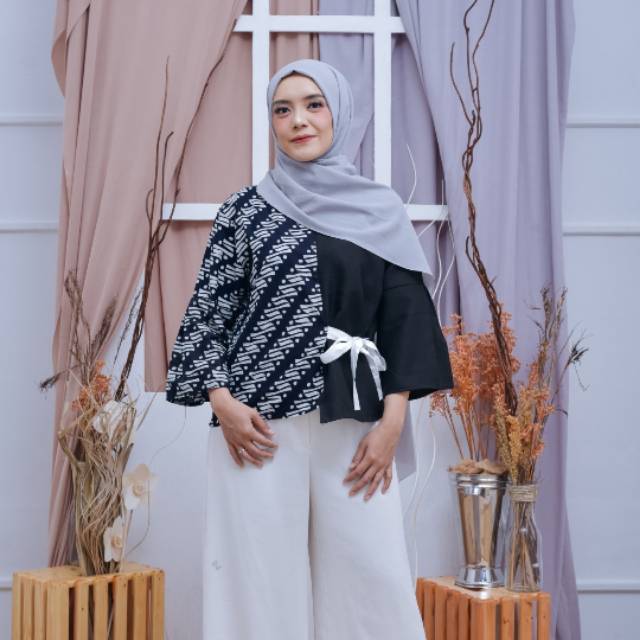 Batik modern / atasan batik / batik cantik / blouse batik