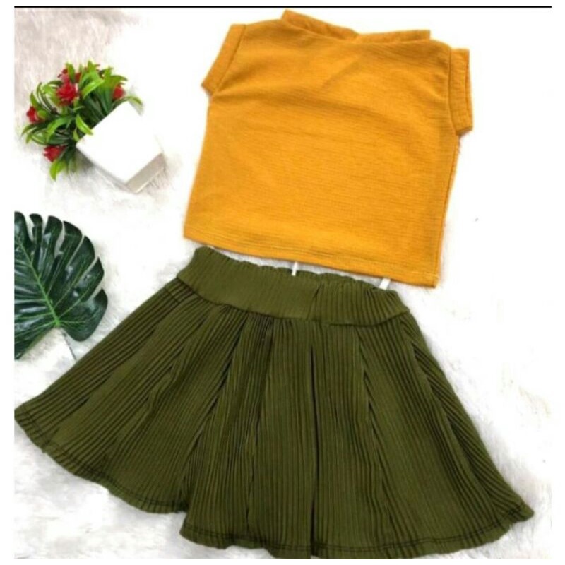 Setelan Kaos - Rok Plisket