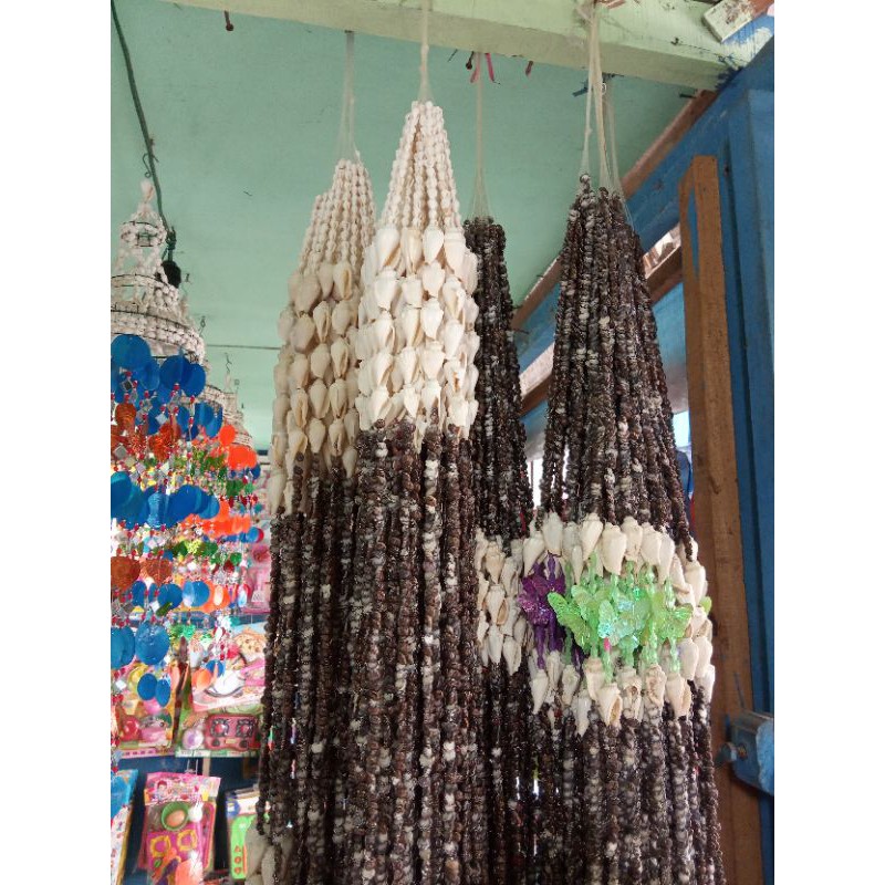 tirai dari kerang. hiasan kerang. korden. tirai pintu