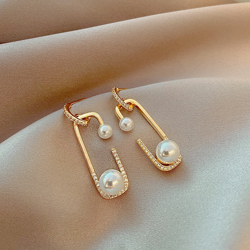 Anting Tusuk Gantung Bahan Sterling Silver 925 Hias Mutiara Gaya Barok / Elegan Untuk Wanita