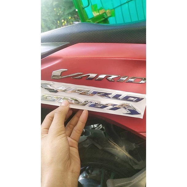 Emblem Vario 150 125 Timbul 3D Sepasang 2 Pcs Kanan dan Kiri Aksesoris Stiker Sticker Chrome Krom Badge Logo Huruf Tulisan Sepeda Motor Honda Untuk Dekorasi Warna Silver Gold Techno Tekno 110 160 List Original Satu Sett Emlem Setiker Kualitas Tinggi