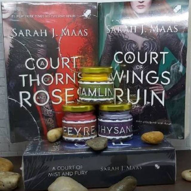 A court of thorna and roses, a court of mist and fury, a court of wings and ruin lilin aromaterapi