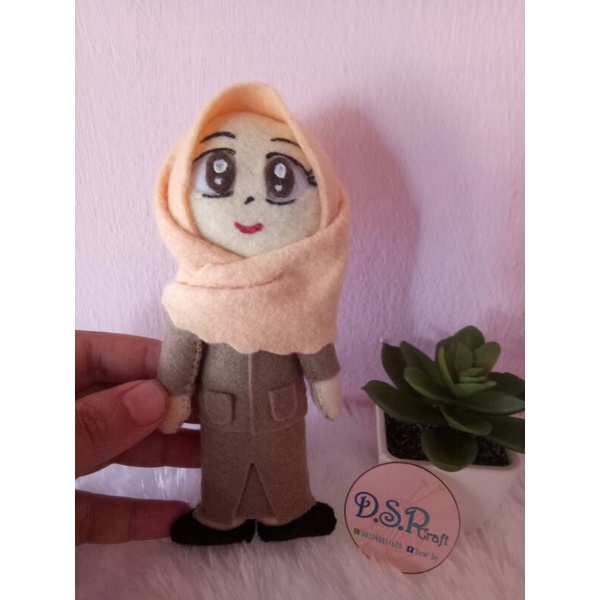 boneka karakter ibu guru / guru sekolah / boneka / kado perpisahan / bingkai 10R