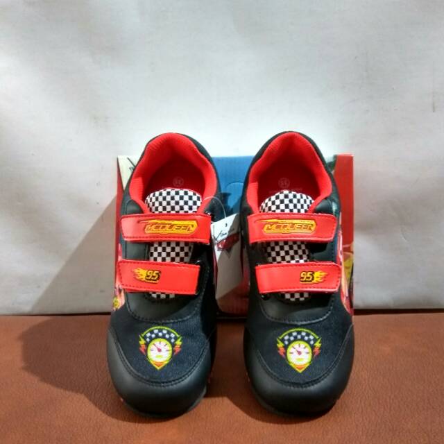 Sepatu anak dengan gambar car..... Piston cup.... . /sepatu karakter..