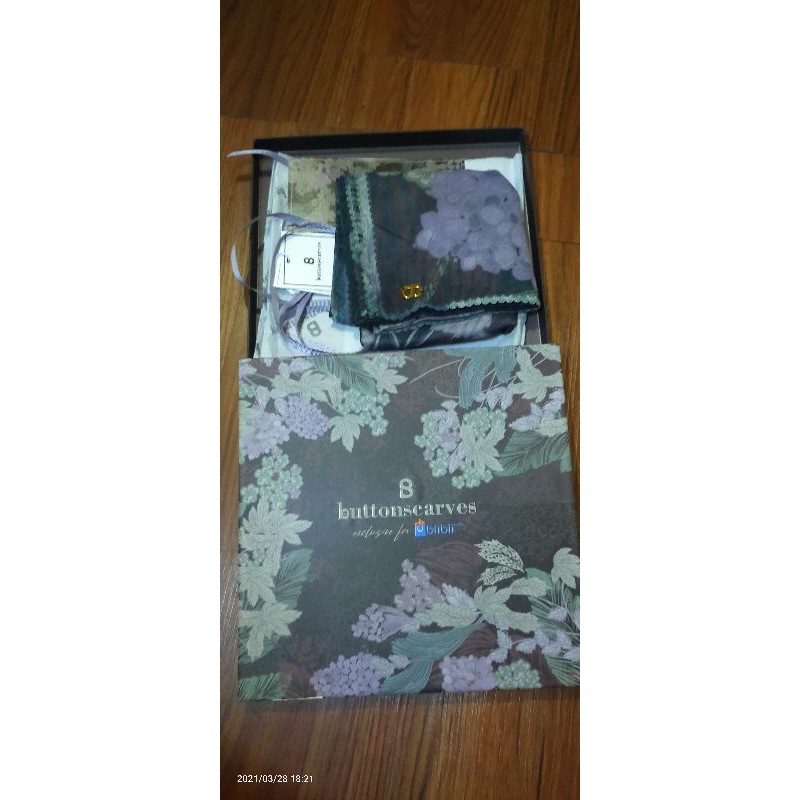 preloved buttonscarves Lilac midnight