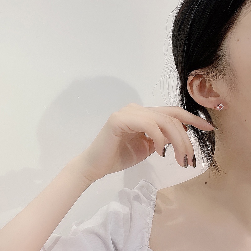 Fashion Korea Anting-anting Kreatif Empat Daun Semanggi Kelopak Yang Indah Untuk Wanita