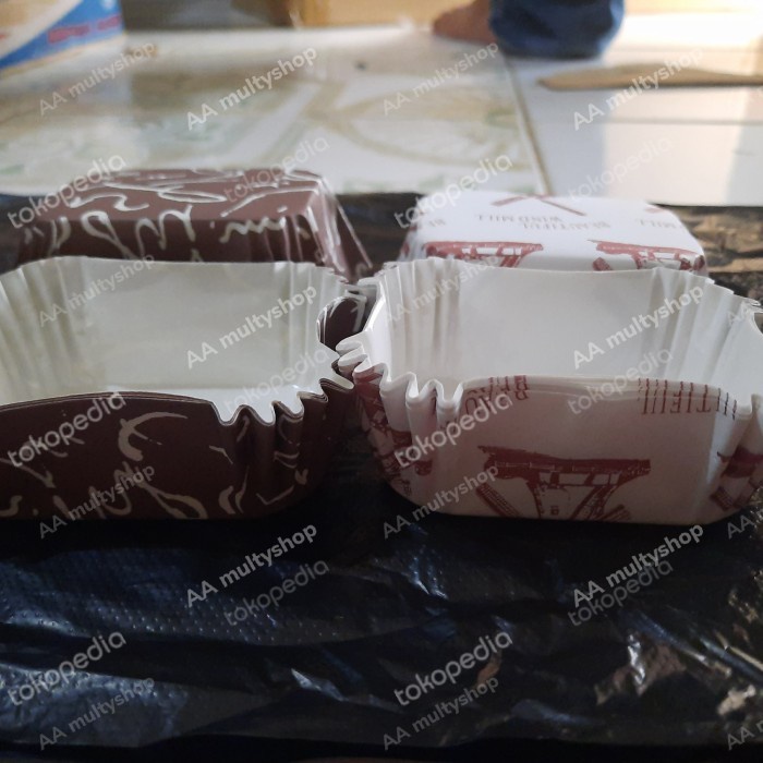 

paper cup case cake persegi/pet cc square 100 pcs