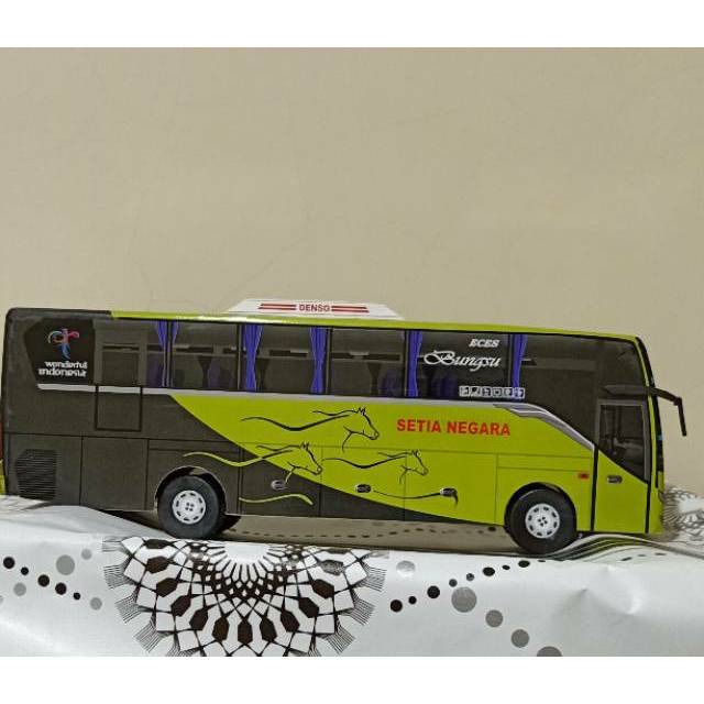 Miniatur Bus bis / mainan bus bis Setia negara bungsu