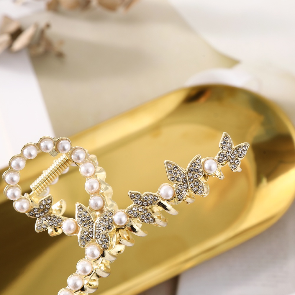 Jepit Rambut Bentuk Hiu Aksen Mutiara Dan Berlian Imitasi Bahan Alloy Gaya Korea Untuk Wanita
