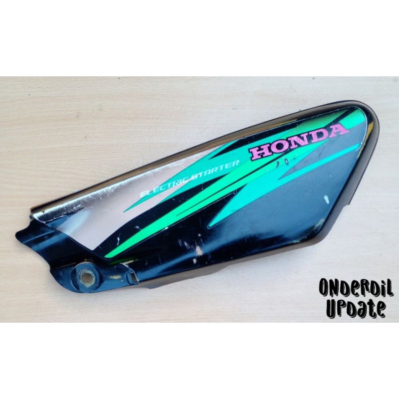 Tepong tutup aki motor Honda Astrea Grand Sabit Original Sebelah Kiri