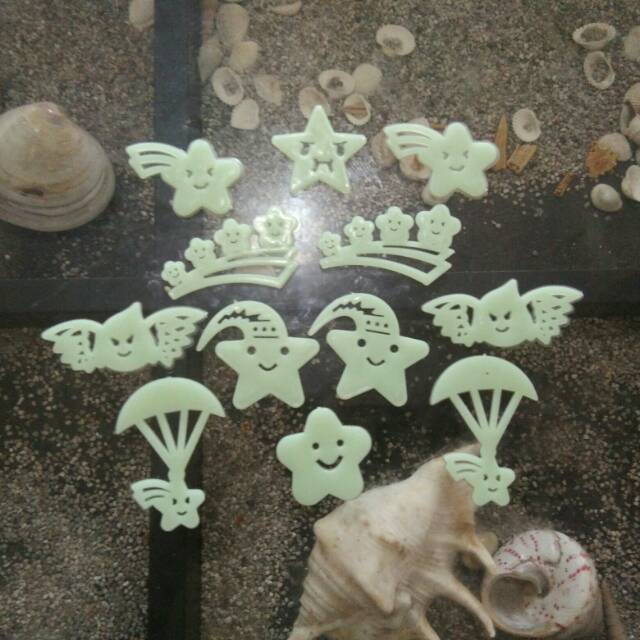 

Stiker Glow in The Dark - Bintang Terjun Bintang Jatuh isi 12 pcs