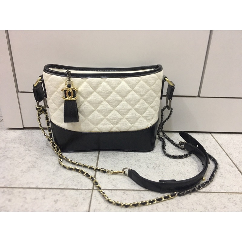 Tas selempang putih hitam