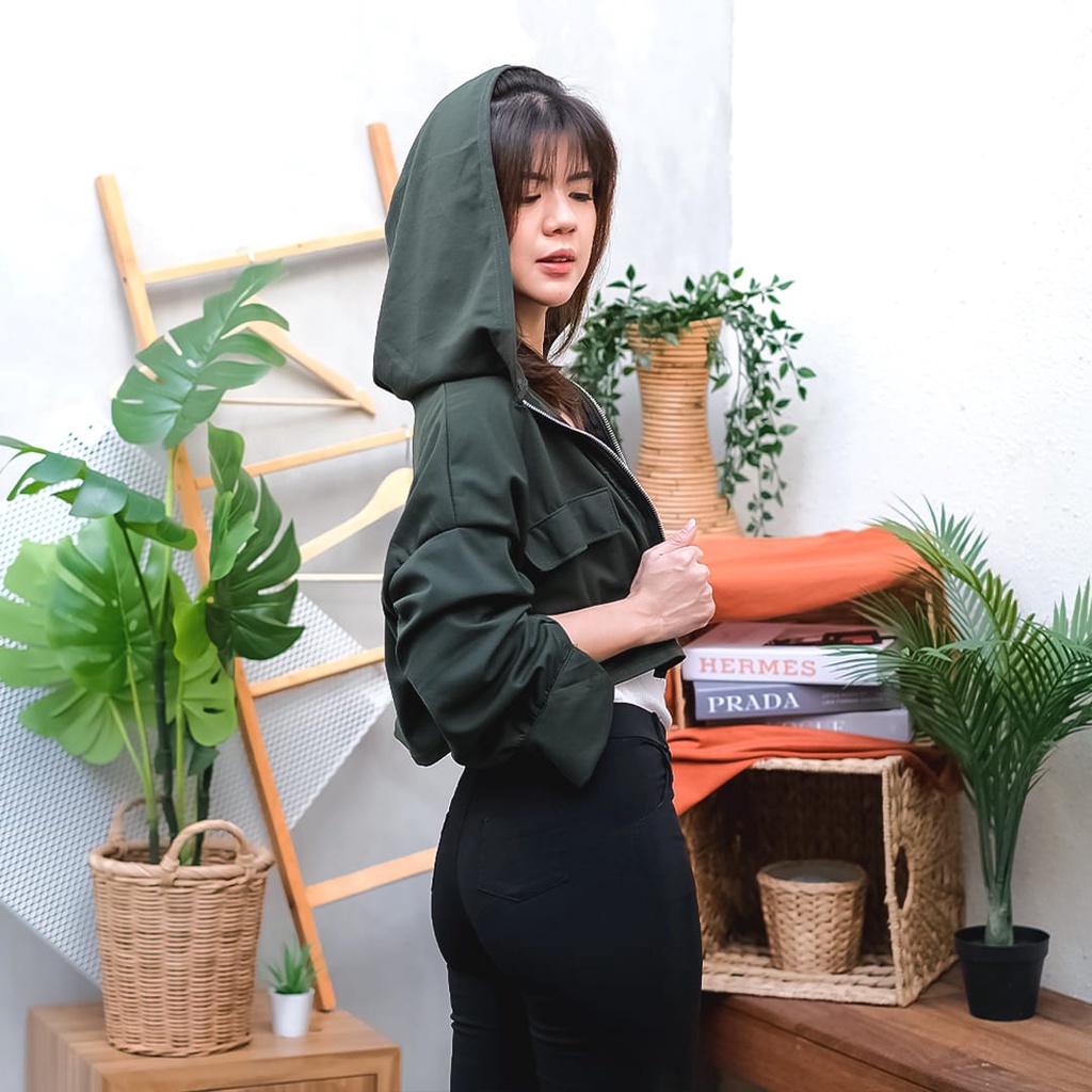 BEFAST - ZEC OOTD Wanita Jaket NISA / Beatrix Oversize Crop Jacket / Jacket Wanita / Jaket Kekinian Remaja / Crop Jaket Polos / Jaket Korean Style / Keluaran Terbaru 2022