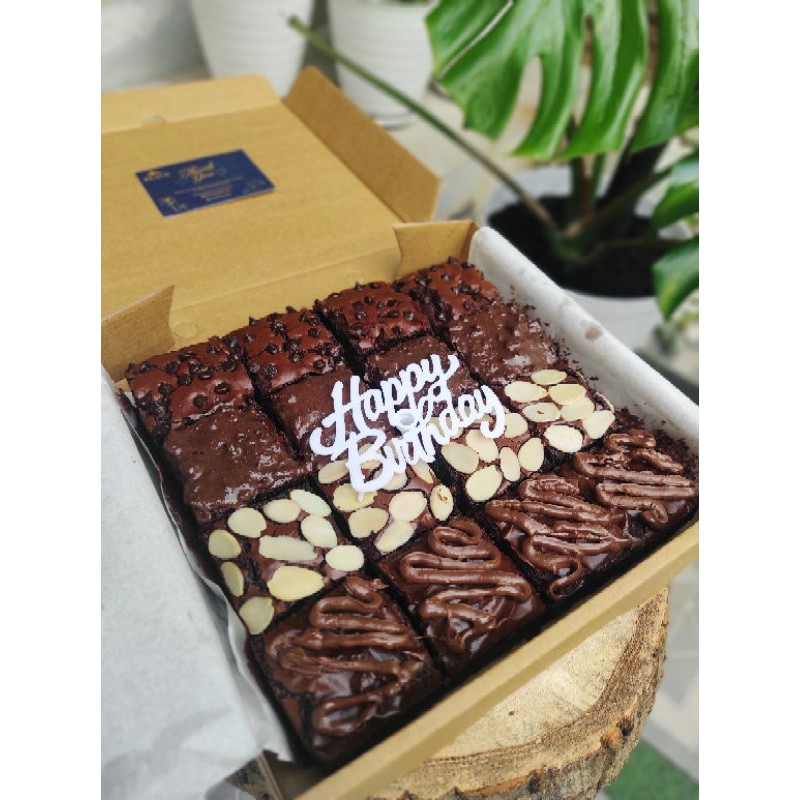 

Birthday Brownies Kotak