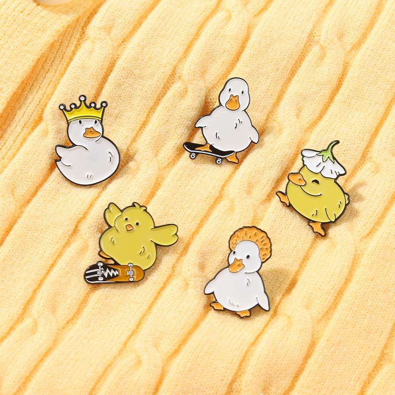 Cartoon White Duck Enamel Lapel Pin Cute Animal Badge Brooch Backpack Jewelry Girls Women's Clothing