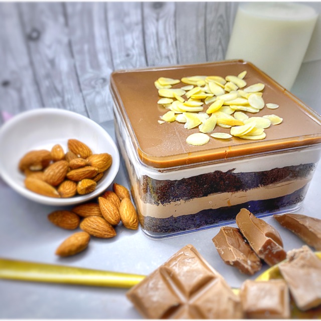 

Double Choco Almond/Dessert Box