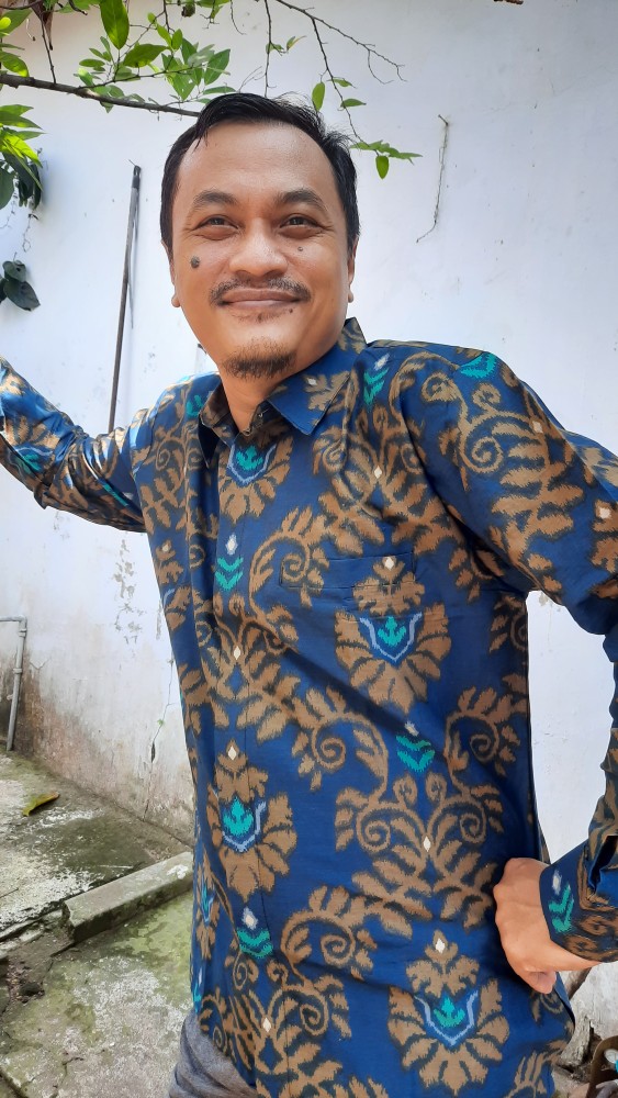Kemeja Batik Premium Ndoromesem Lengan Panjang Bahan Katun Halus Baturaden Warna Navy Prabu Kamulyan