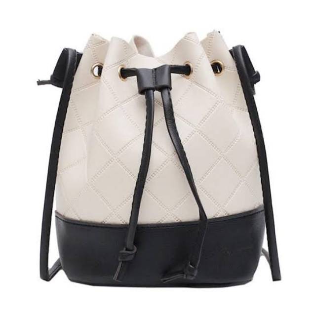 Tas Kulit Selempang Serut Hitam Putih