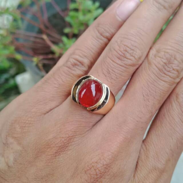 Cincin batu merah siam