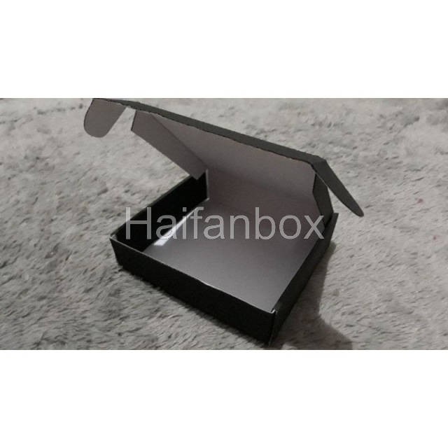 

Box Hijab Corrugated 15x15x4 Hitam POLOS