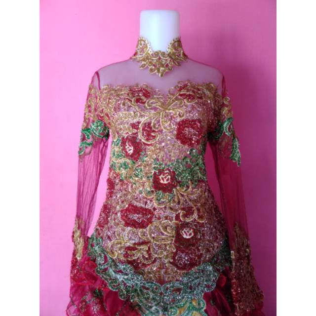 Kebaya pengantin merah hati