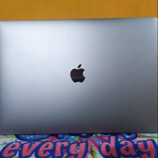 Apple MacBook