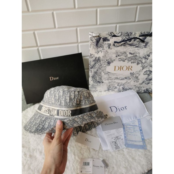 TOPI BUCKET DIOR