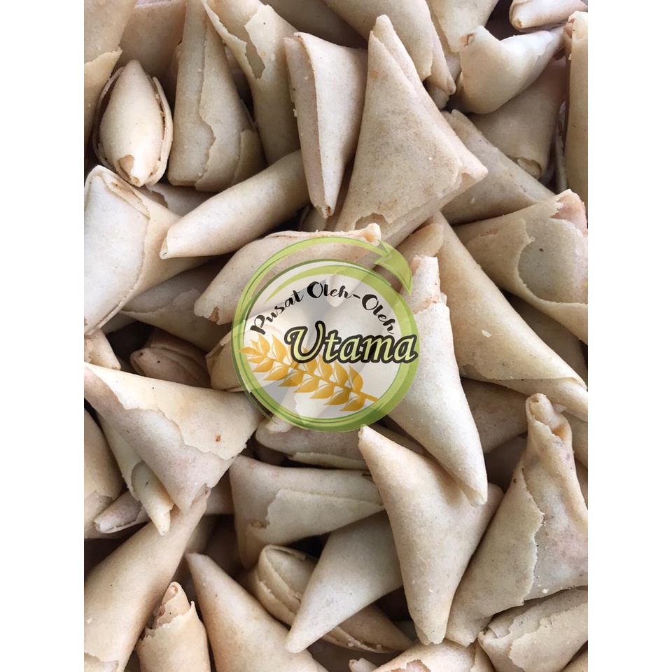 

Samosa manis pedas segitiga isi abon ayam 1 Bal / snack kiloan aneka
