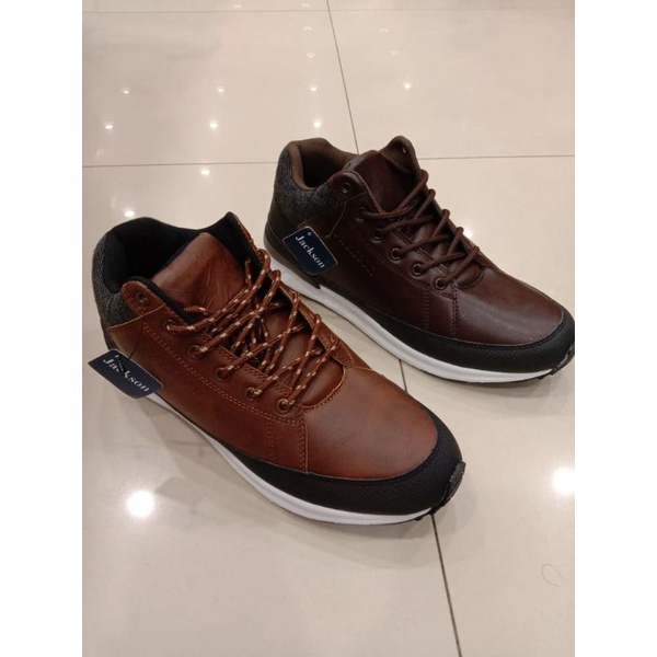 Sepatu pria semi booth