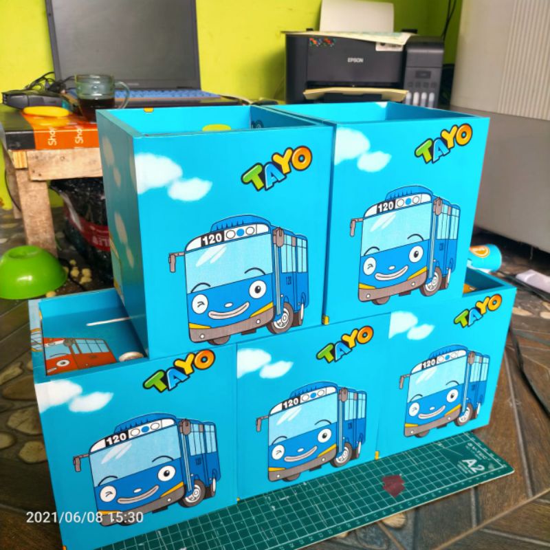 Celengan karakter motif tayo_pakai kunci Kado Ulang Tahun anak