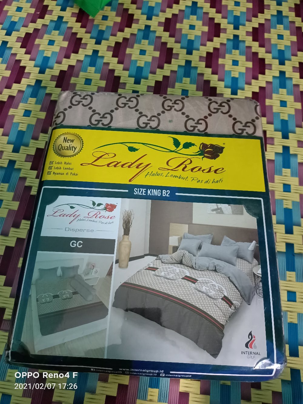 Sprei Lady Rose Uk. King (180x200) Dan Uk. Queen (160x200) Motif Louise, Gisel, Aurel Dan Gc