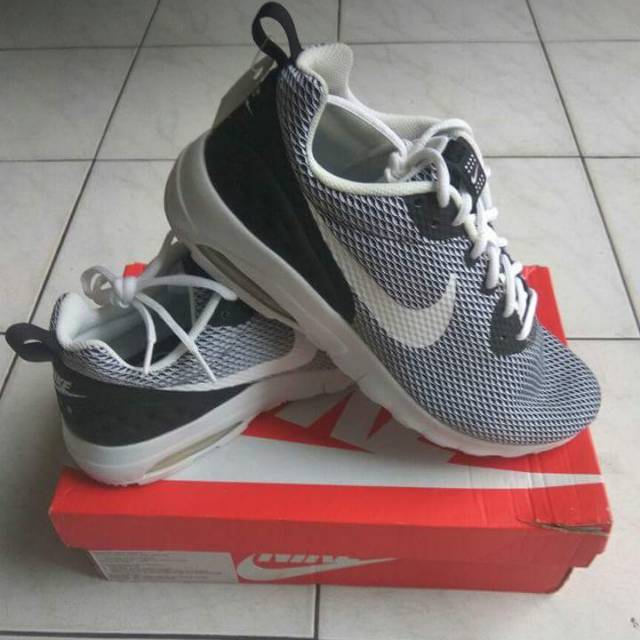 Sepatu Nike air max motion running