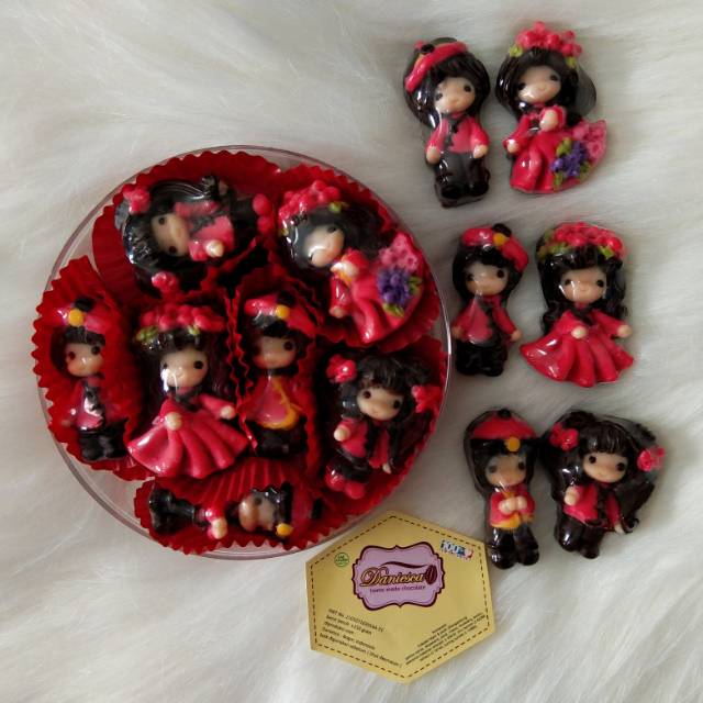 

.Coklat karakter chinese couple - coklat karakter couple untuk sincia - cici koko ( ds bgr )