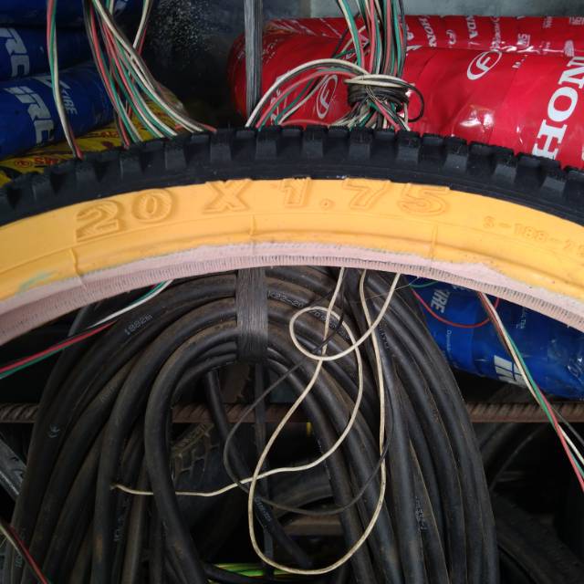 Ban Luar Sepeda 20 x1.75 Swallow