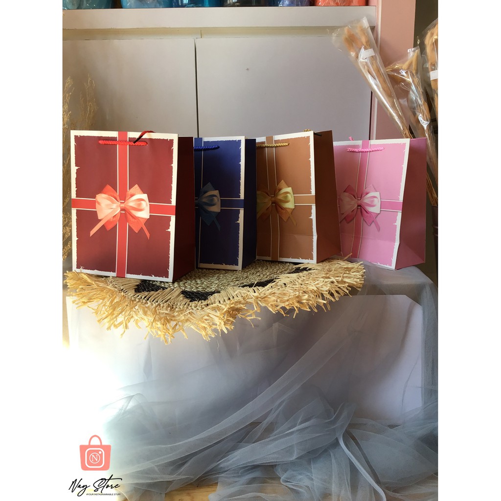 

PAPER BAG PITA TEMPAT KADO MOTIF PITA BELI 2 GRATIS 1
