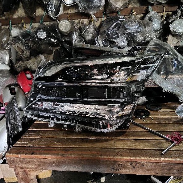 Headlamp Toyota Vellfire 2017 Original