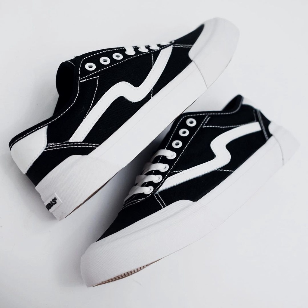 PATROBAS New Ivan Low High Black White Sepatu Sneakers Casual Sekolah Hitam Putih Pria Wanita Original