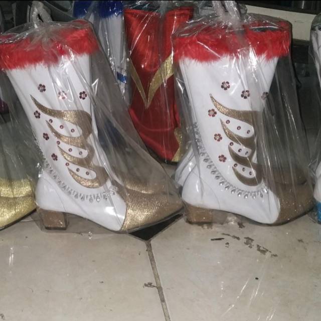 Sepatu Mayoret putih gold merah