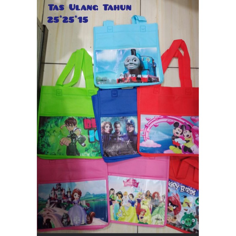 

Goodie bag kartun 25*25*15 - Tas Handle Kartun - Tas Ulang Tahun