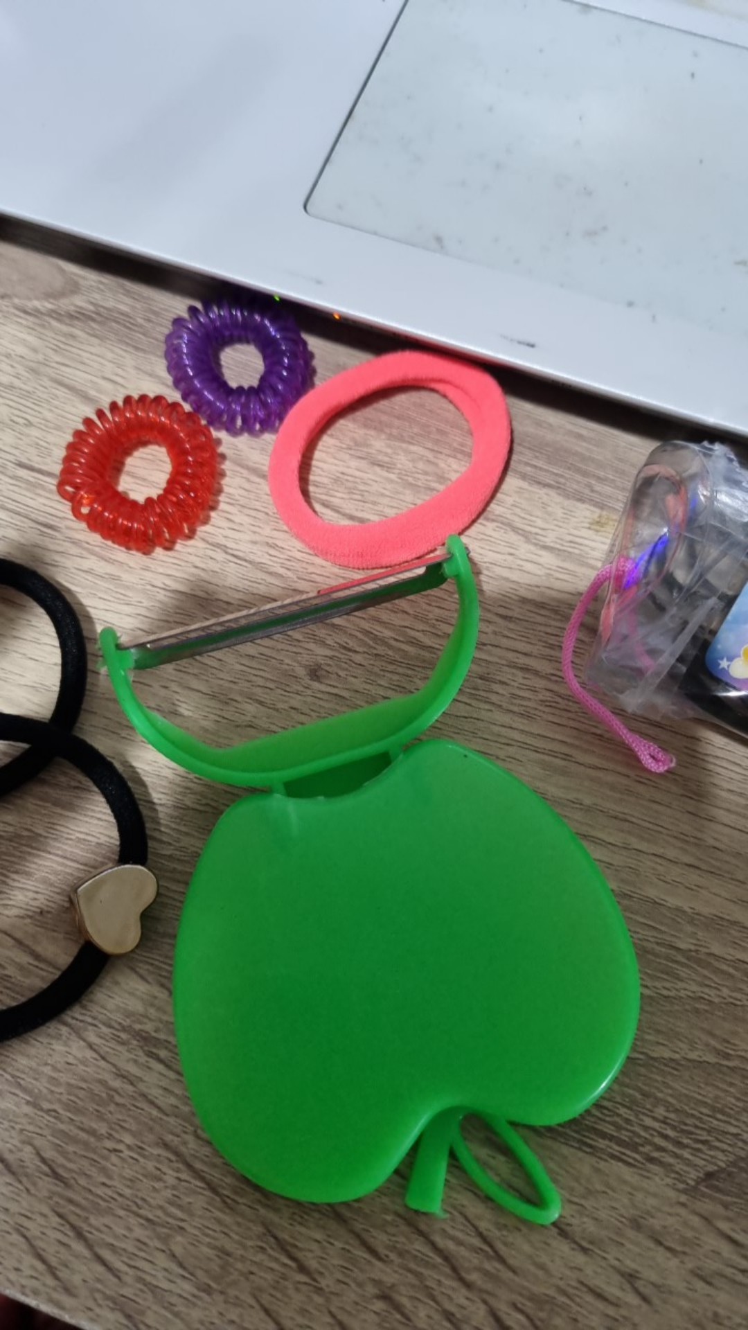 Peeler Lipat Pengupas Buah Dan Sayuran Bentuk Apel