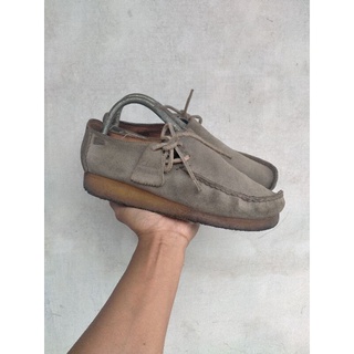 brown suede clarks wallabees