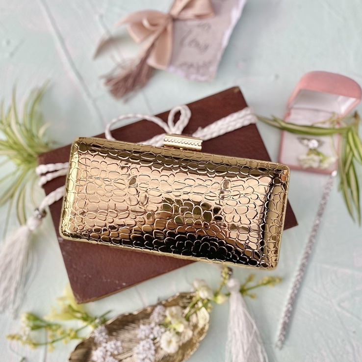 Gold Clutch Tas Pesta Wanita AVEDA