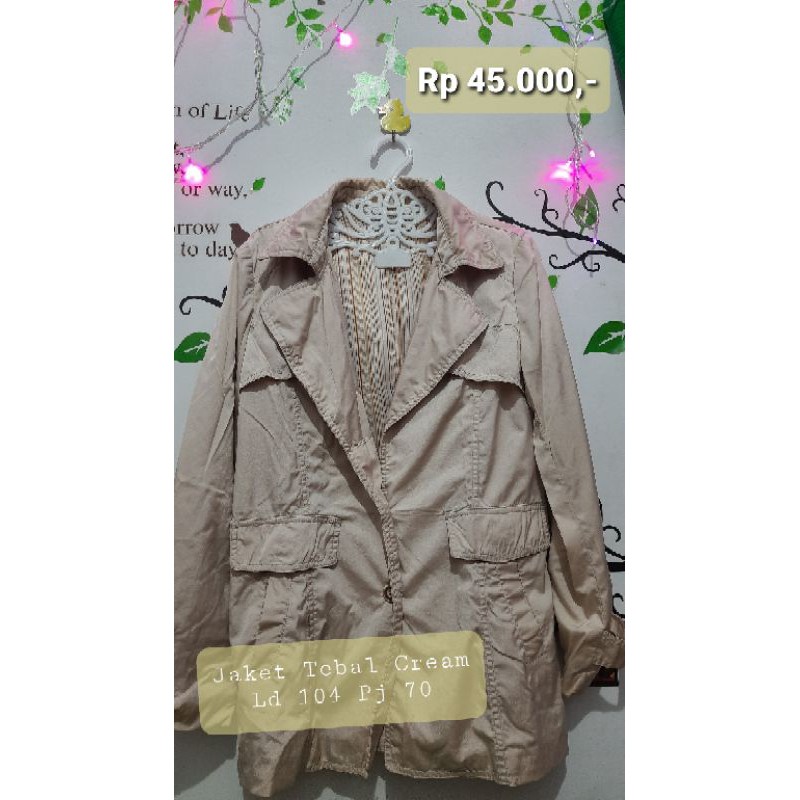 Jaket tebal Cream Parasut