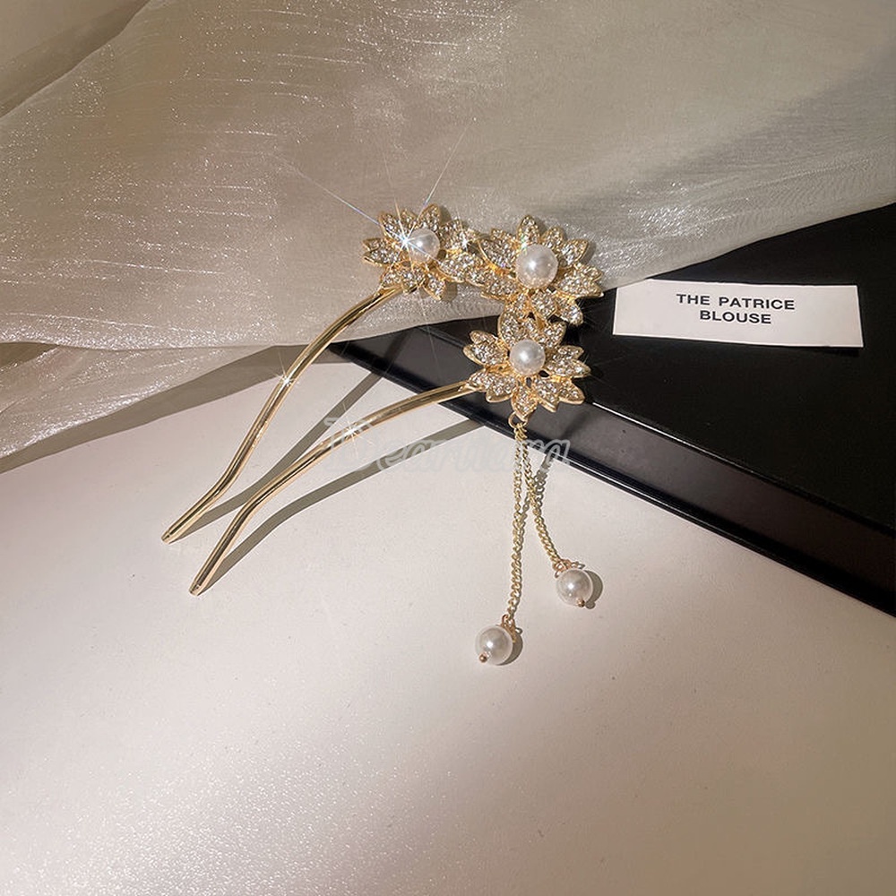 Jepit Rambut Desain Bunga Aksen Berlian