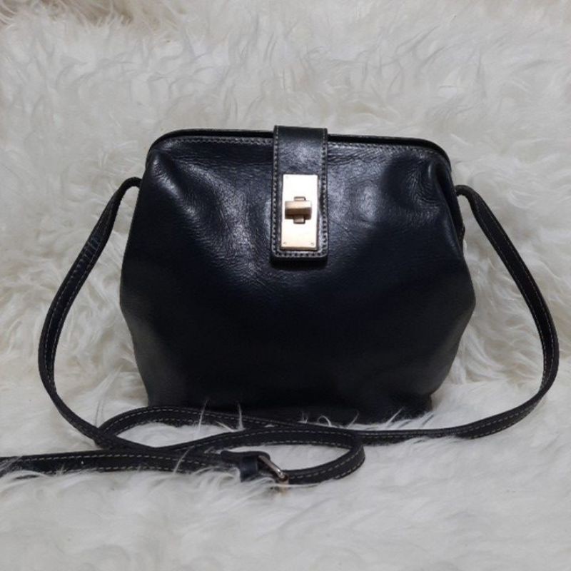 Preloved sling bag Where ever You go
