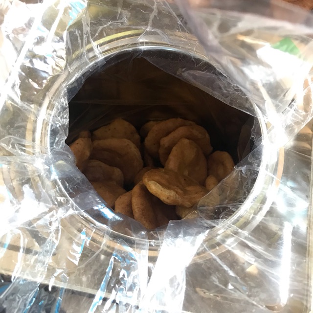 

Opak / kolontong box kaleng isi 1,3kg