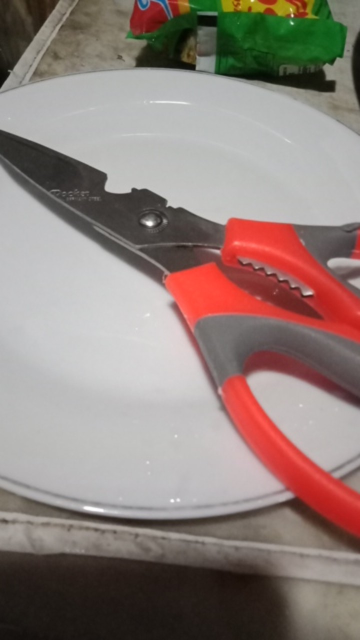 Gunting Dapur 4in1 Super Tajam Multi Fungsi / Pembuka Botol Dan Kacang