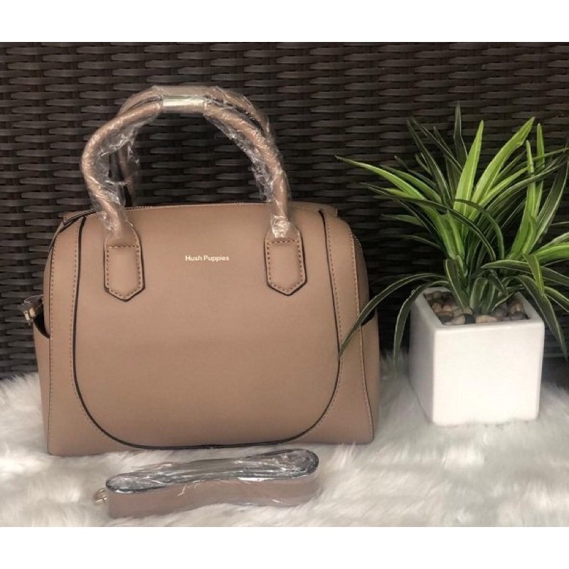 Preloved HUSH PUPPIES DELANEY TOP HANDLE  Tas Wanita Top Handle dengan Sling.